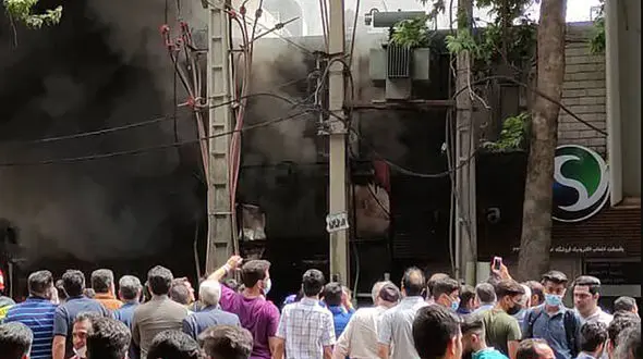 آتش سوزی هولناک 36 مغازه در قائمیه / در کوه چنار شیراز رخ داد