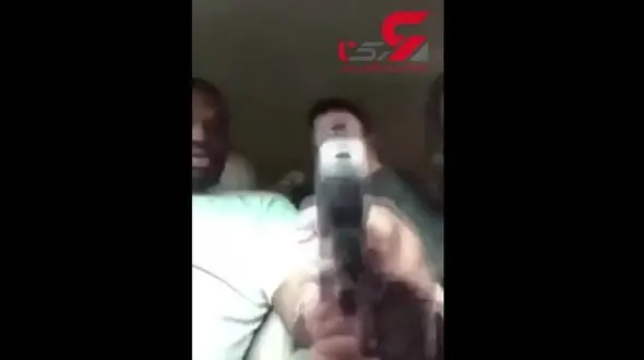 شوخی احمقانه و مرگبار 2 پسر و یک دختر هنگام لایو گرفتن + فیلم