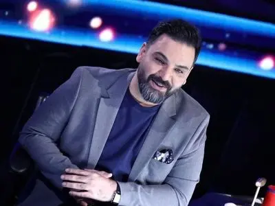 عکس/  نگاهی به استایل کنکوری مجری معروف، احسان علیخانی؛ آخه آدم سر کنکور باشه و این همه جذاب باشه؟