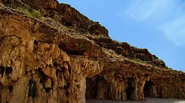 غار سنگ شکنان جهرم از بزرگترین غارهای مصنوعی جهان + فیلم