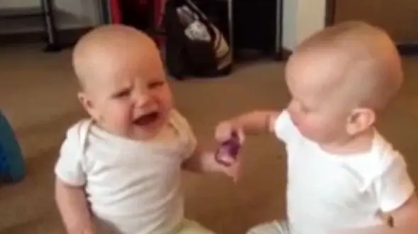 نزاع بر سر پستانک + فیلم