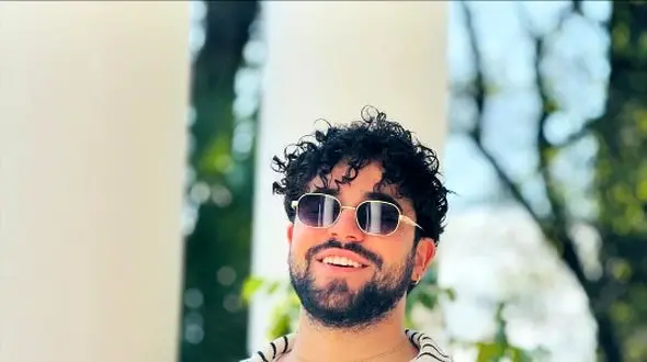 فیلم آواز باشکوه و احساسی شروین حاجی‌پور با آهنگ ستاره‌ها / پیامی برای صلح در خاورمیانه!