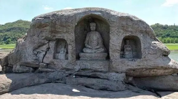 کشف 3 مجسمه 600 ساله از زیر آب + فیلم