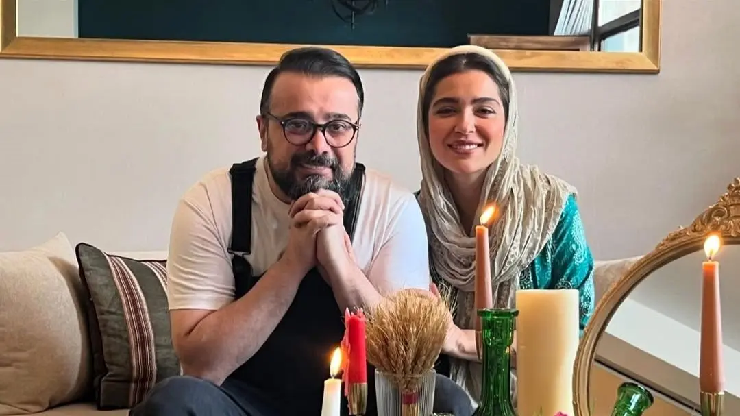 نگاهی به چیدمان مینیمال خانه تازه عروس سینما مونا کرمی بعد از زایمان / از مبل ریلکسی بین بگ، تا شلف دیواری با نور مخفی و دکوراسیونی به سلیقه سپند امیر سلیمانی