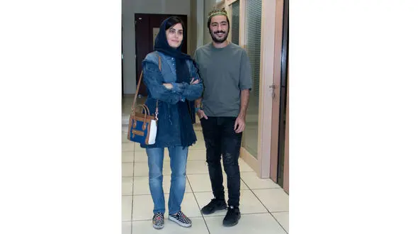 عکس تمام قد از الناز شاکردوست در کنار نوید محمدزاده و کلاه عجیبش! +عکس 