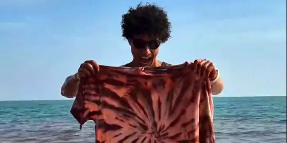 پیام مهم درباره خاک هرمز؛ به‌جای بردن خاک، خاطره هنرمندانه ببرید