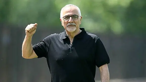 استقلال پر از علی پروین شده است!/ بازیکنان استقلال باید خجالت بکشند