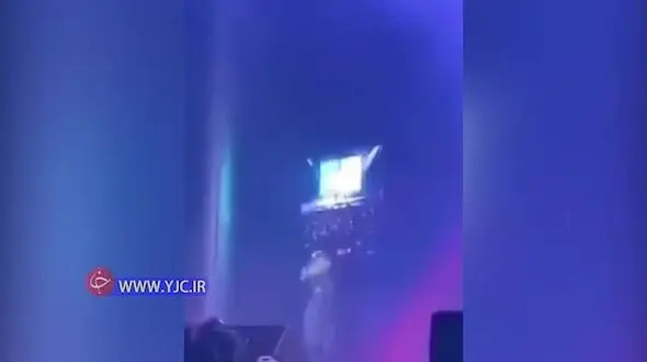 حرکات عجیب خواننده پاپ کشورمان در اولین کنسرتش + فیلم
