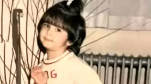 این دختر کوچولوی 5 ساله معروف ترین مجری ممنوعه صدا و سیما شد! / حدس بزنید!