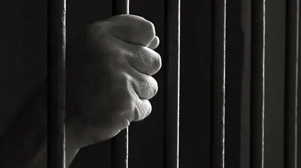 عکس های محرمانه آبروی خانواده شیرازی را برد / در شهر دست به دست شد