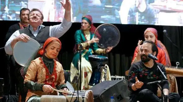 فیلم آواز باشکوه با اجرای زنده  آهنگ رعنا ! / گروه رستاک چه دلنشین خواند !  + موزیک ویدیو 