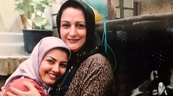 قاب تازه ناهید و نرگس سریال «خانه به دوش»