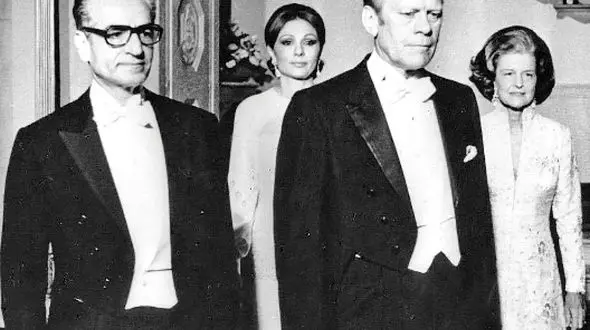 شاه هم با آمریکا بر سر غنی‌سازی اورانیوم اختلاف داشت! / هیچ کشوری حق ندارد سیاست هسته‌ای را به دیگران دیکته کند!