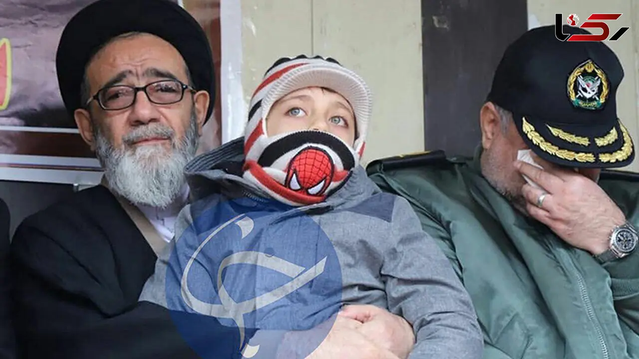 تصویر فرزند خلبان جنگنده میک ۲۹ در آغوش نماینده ولی فقیه در آذربایجان شرقی