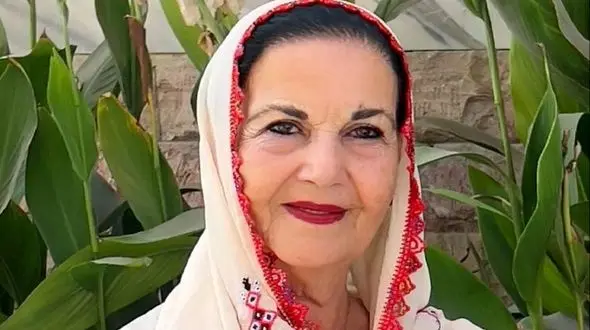 خاطره بامزه پوری بنایی: داشتم میرفتم اول یوسف آباد بودم یه پسر 20 ساله ای منو دید یهو گفت خانم من عاشق شماست + فیلم