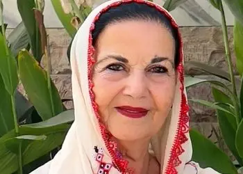 خاطره بامزه پوری بنایی: داشتم میرفتم اول یوسف آباد بودم یه پسر 20 ساله ای منو دید یهو گفت.../ الهی ... برم تو .../ خانم من عاشق...!