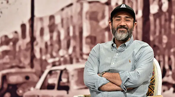 کادوی عجیب و معنادار بهرنگ علوی برای مهران غفوریان؛ آدامس ترک سیگار!/ بخاطر دخترت خریدم+فیلم