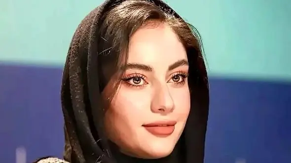 عکس/ نگاهی به کیک تولد 22 سالگی ترلان پروانه، محبوبه سریال بامداد خمار در یک کافه شیک و امروزی/ مبارکا باشه