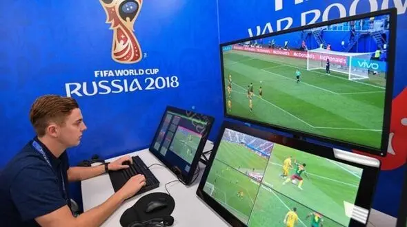 خبر ناراحت کننده برای مربیان/ VAR نیم فصل به فوتبال ایران می‌آید !