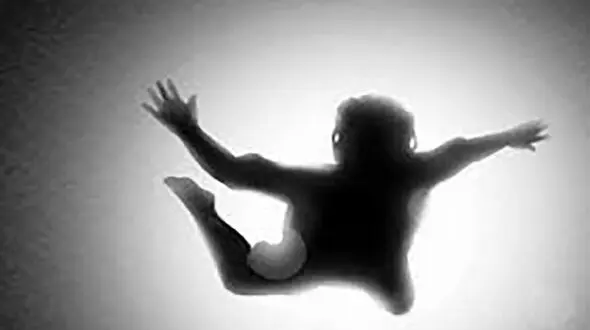 فیلم خودکشی فجیع یک مرد در مترو