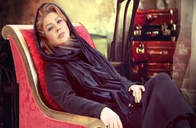 فیلم / نگاهی به چیدمان فوق خاص و متفاوت حانه «نسرین مقانلو»/ از مجسمه خودش تا مبلمان سلطنتی  و  تابلوهای هنری