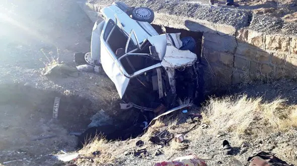 مرگ مادر ۲۸ ساله براثر سقوط پراید از روی پل در مهریز یزد