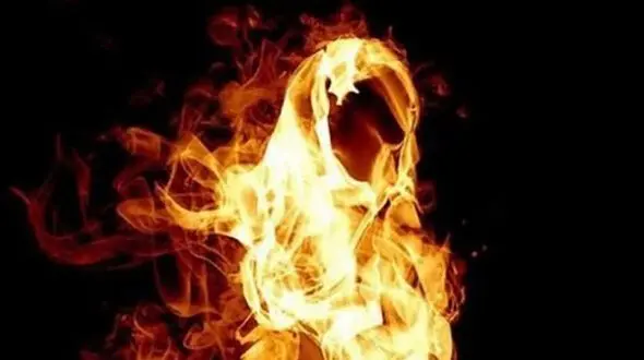 سوختگی پلیس فداکار پلیس در صحنه خودسوزی مرد اصفهانی ! / فرشته ای که سوخت تا نجاتگر باشد !