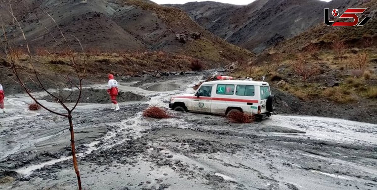 سیل زانتیا را با 2 سرنشین خود برد / در نور رخ داد