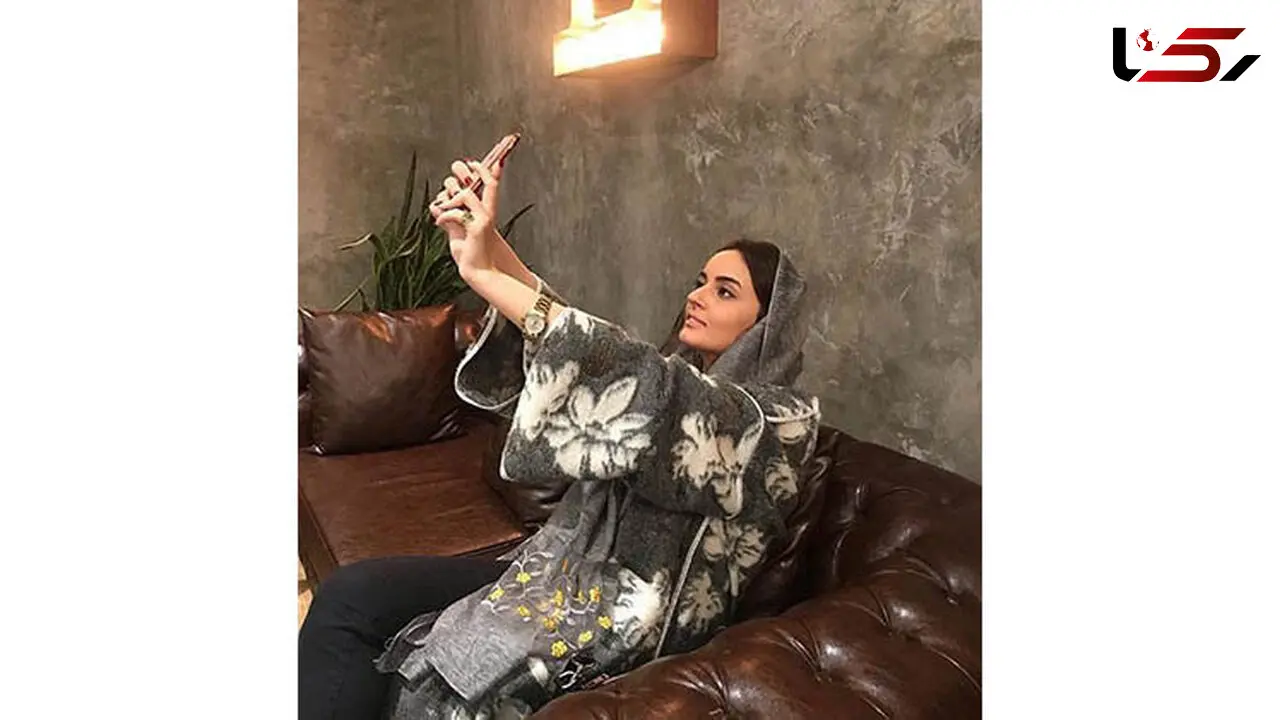  پتوی مسافرتی بر تن بازیگر معروف+عکس