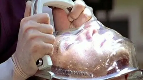 لحظه ای تکان دهنده: صورت انسان جدا شده برای پیوند زدن! (تصویر هولناک)