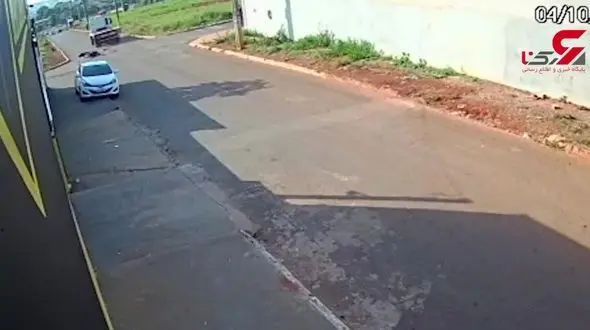 مرگ  خونین موتورسوار زیر چرخ های تریلی+تصویر