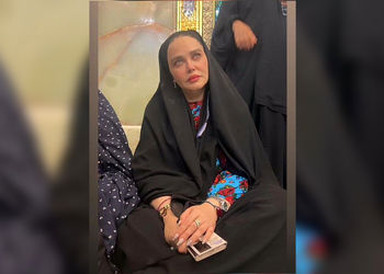 فیلم حماسه سخنرانی مبهوت کننده بهاره رهنما در  عاشورا با پوشش چادری کامل/  باور نمیکنم که این خانه روزی خانه محبوب تو بود..