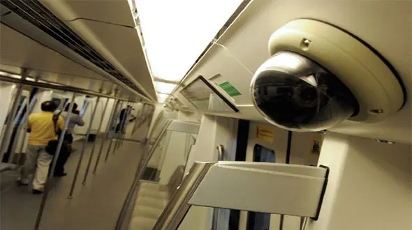 روایت روزنامه فرهیختگان از دوربین‌ها و حجاب‌بان‌ها در متروی تئاتر شهر