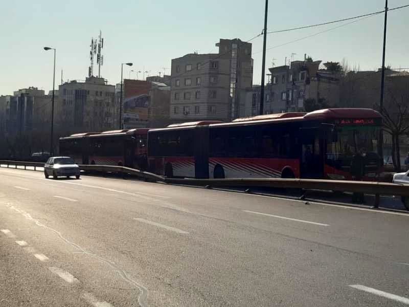 اجرای طرح نصب نیوجرسی بجای گاردریل های وسط بزرگراه آزادگان 