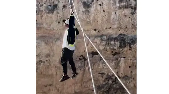 انتشار ویدئویی از سقوط جوان در دره / صحت حادثه تایید نشده است