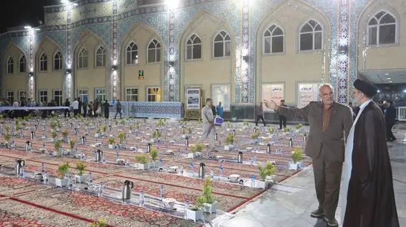 بزرگترین سفره افطار جهان اسلام در حرم امام رضا (ع ) +تصاویر 