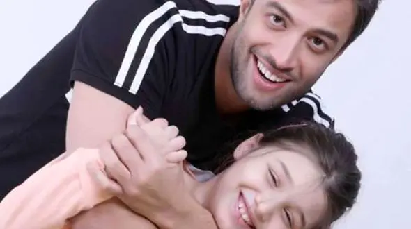 سنگ نوشته خانه ابدی نسیم حشمتی همسر بنیامین خواننده ایرانی/ آه از آن رفتگان بی بازگشت