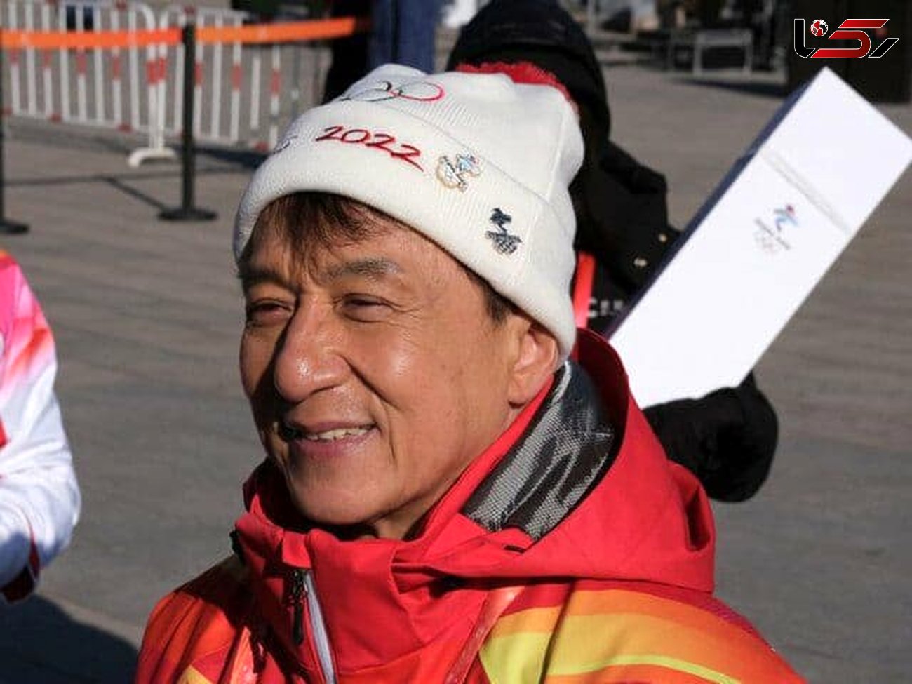جکی چان مشعل المپیک زمستانی چین را حمل کرد