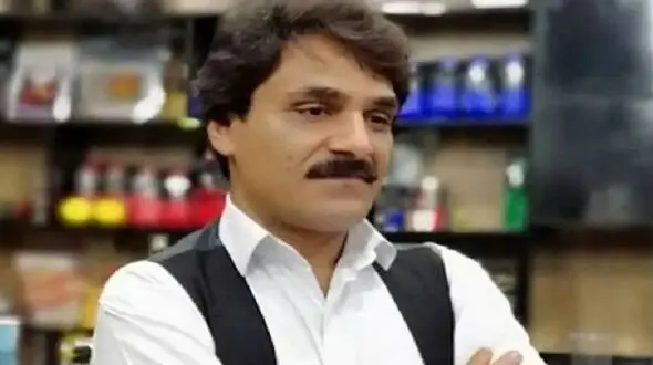 ببینید /  آواز احساسی سجاد رزمجو وقتی کنار مادرش نشسته !  سوز صداش قلبت را آتش می زنه !