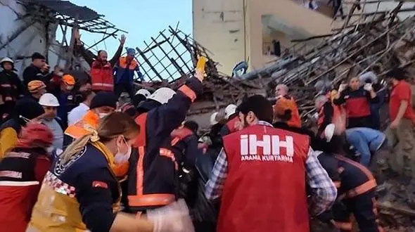 ریزش هولناک یک رستوران در ترکیه / 10 نفر  زیر آوار دفن شدند + عکس
