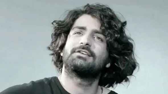 فیلم/  اجرای غزل مشهورش با صدای بی نظیر و جگرسوز عرفان طهماسبی و واکنش دیدنی و جالب استاد محمدعلی بهمنی / هان ای آئینه! معنا کن مرا