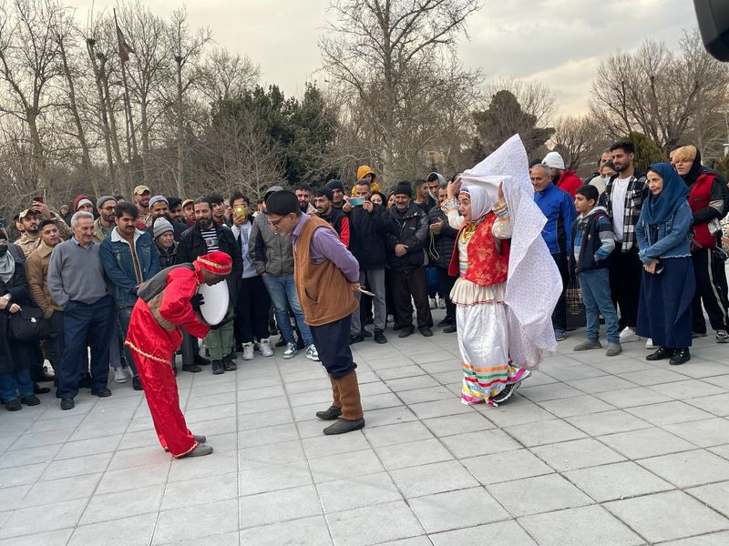 عکسهای نمایش خیابانی چهل و دومین جشنواره بین‌المللی تئاتر فجر