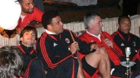 کار نامتعارف یک بازیکن در زمین فوتبال +عکس