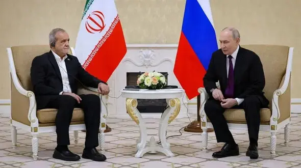 استقبال ایران از میانجیگری روسیه برای مذاکره با آمریکا؛ «تهران در حال نهایی کردن پاسخ به دیدگاه آمریکاست» 