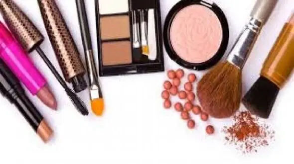 نقش  محصولات آرایشی در حساسیت‌ های پوستی