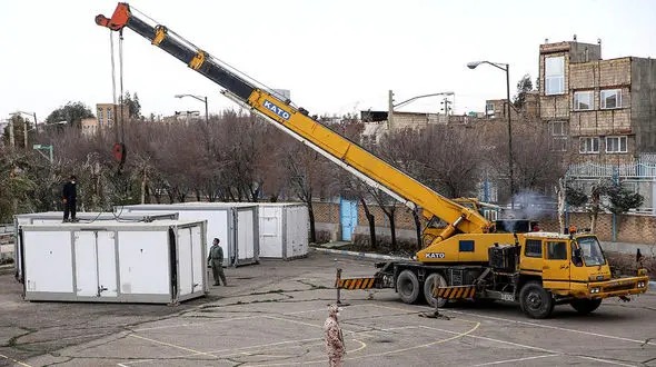 عملیات راه‌اندازی بیمارستان سیار در قم + تصاویر