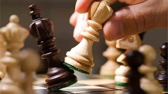 قهرمان شطرنج در توالت تقلب می کرد!