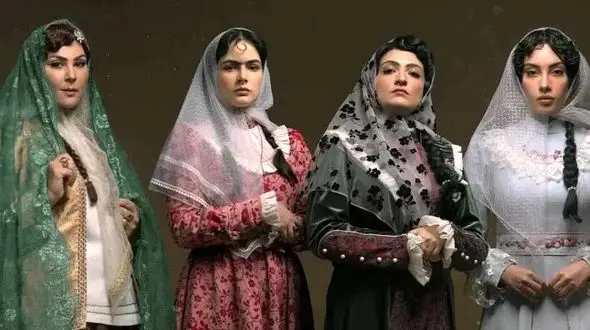 قابِ صمیمیِ گلاره عباسی و سولماز غنی / سلفیِ گرمِ «نزهت» و خاله در سوزِ زمستانیِ سریال «بامداد خمار»