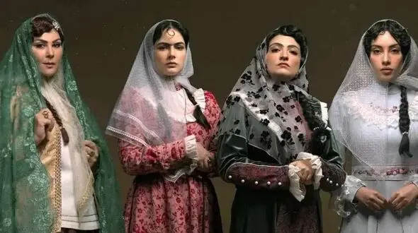 قابِ صمیمیِ گلاره عباسی و سولماز غنی / سلفیِ گرمِ «نزهت» و خاله در سوزِ زمستانیِ سریال «بامداد خمار»