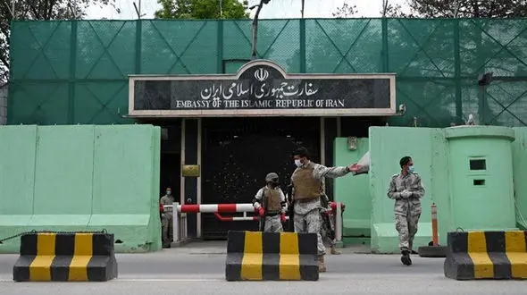 اولین عکس ها از اصابت راکت به سفارت ایران در کابل